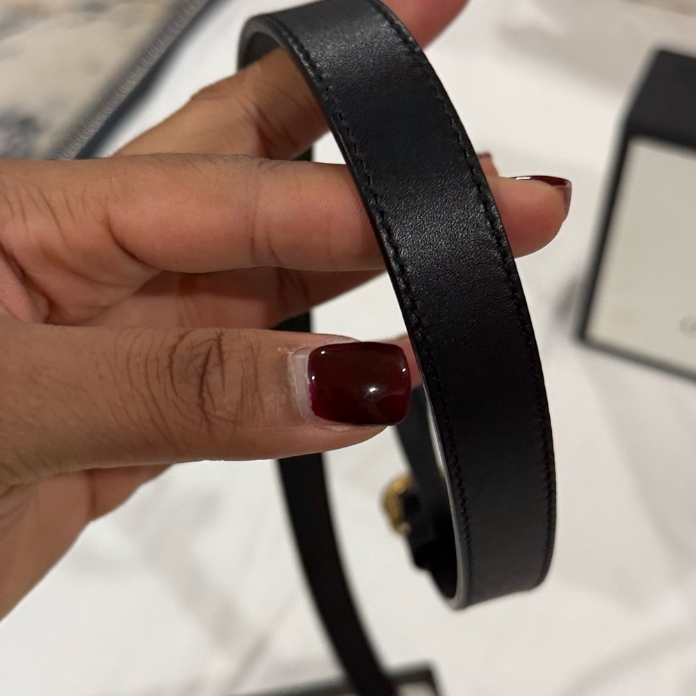 Elegant Black Leather Women's Belt